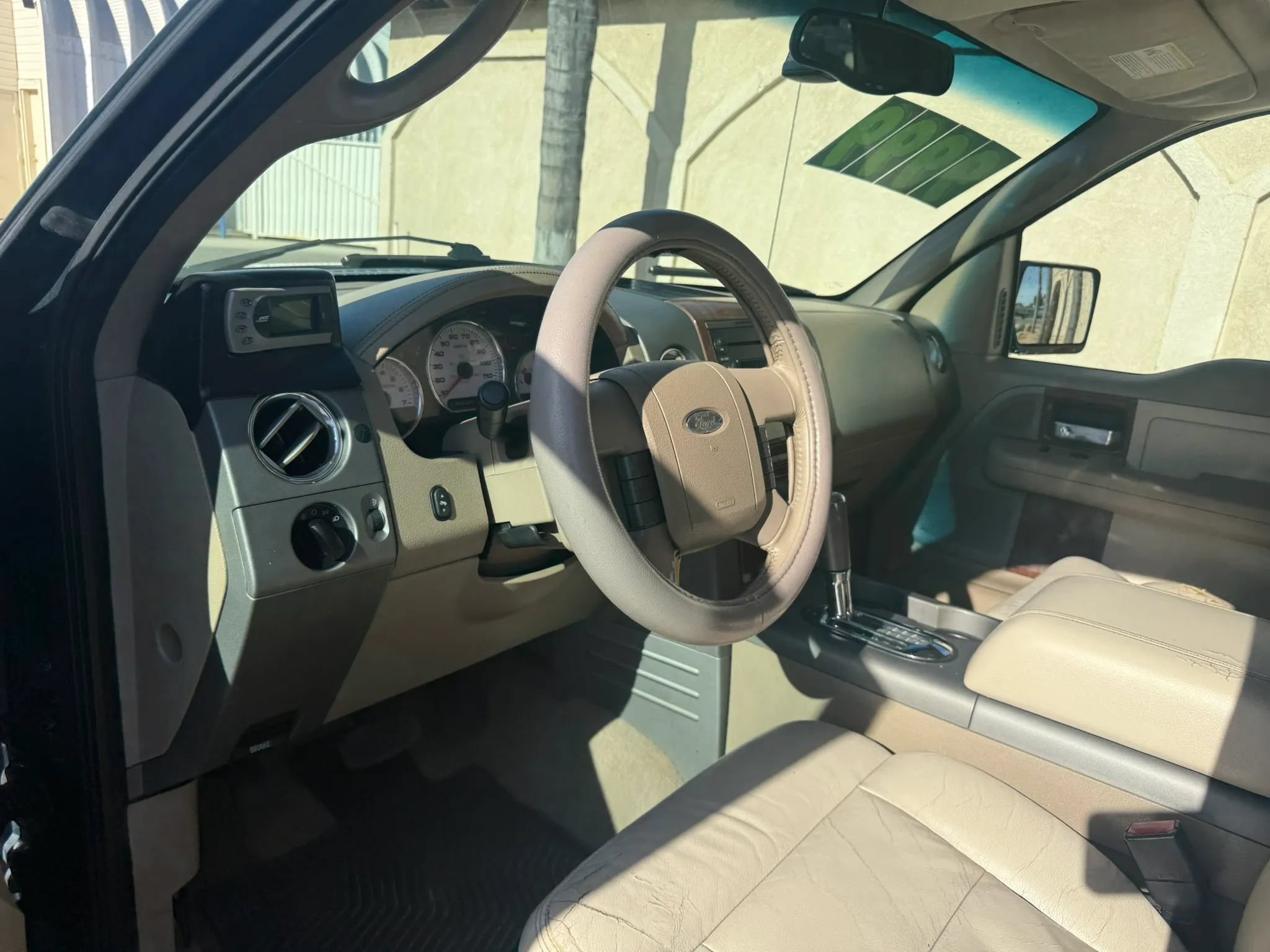 Used 2004 Ford F150 Lariat RWD image 16