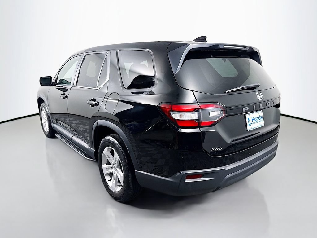 Certified 2023 Honda Pilot LX image 3