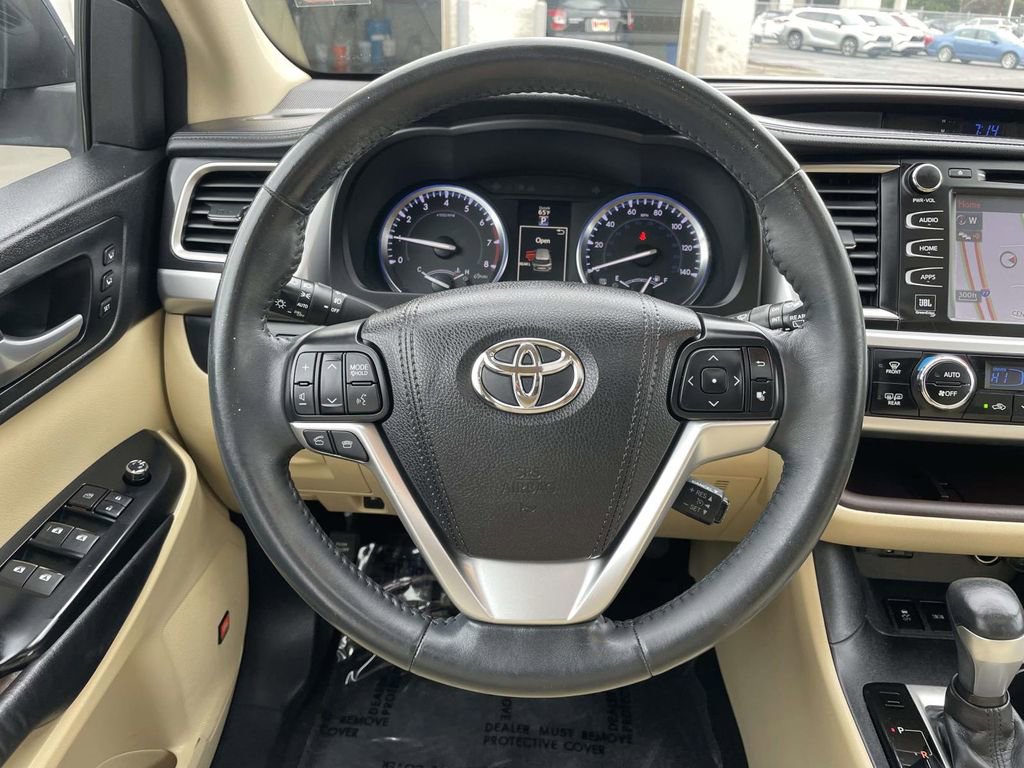 Used 2016 Toyota Highlander Limited image 24