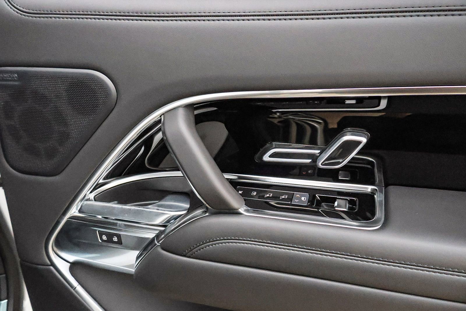 New 2025 Land Rover Range Rover SE image 22