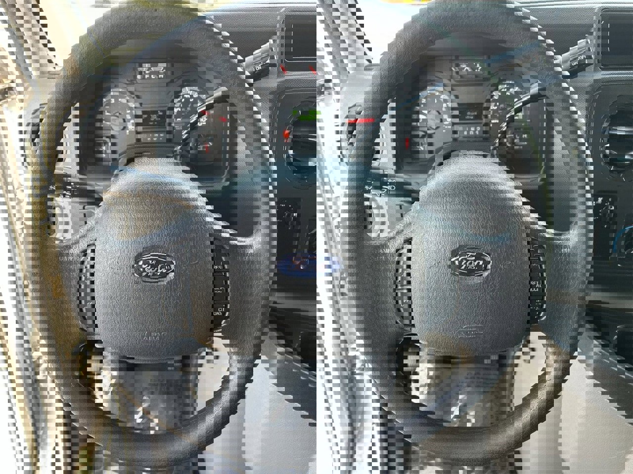 Used 2014 Ford E-250 and Econoline 250 image 24