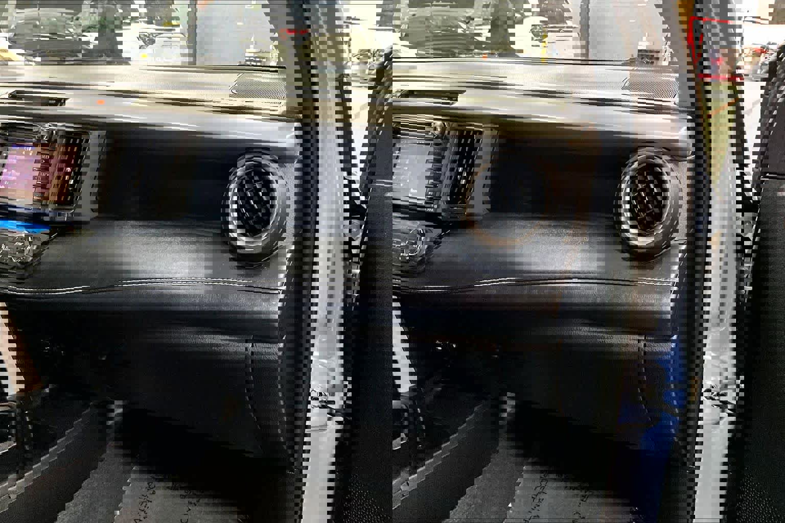 Used 2018 Toyota RAV4 XLE w/ Plus Extra Value Package image 19