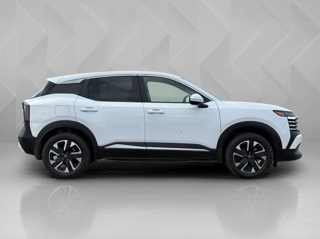 Used 2025 Nissan Kicks SV AWD/4WD image 4