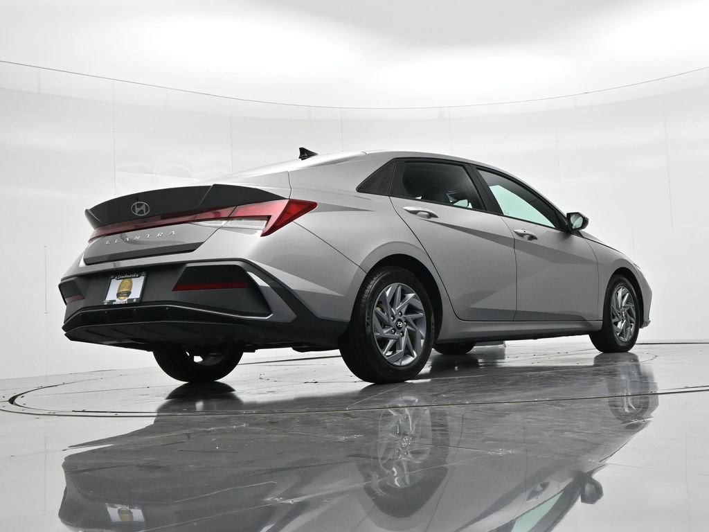 Used 2024 Hyundai Elantra SEL FWD image 20