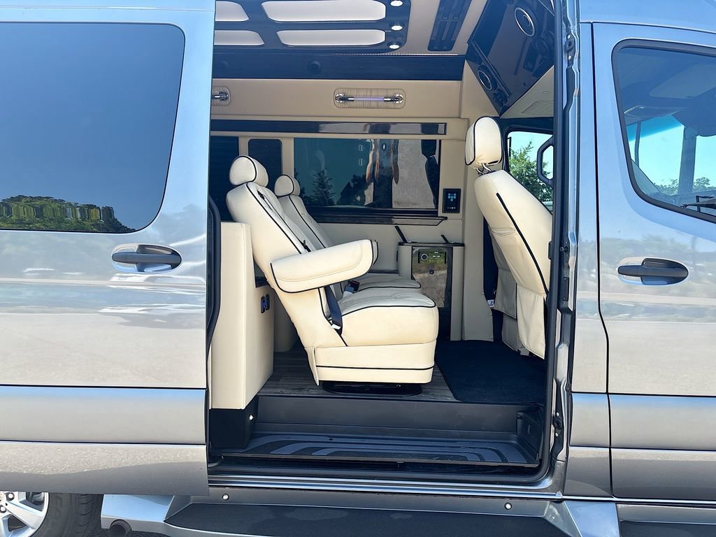 Used 2022 Mercedes-Benz Sprinter 2500 image 34