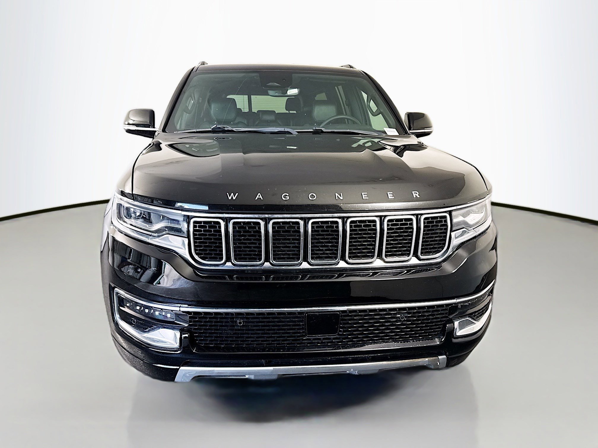 Used 2024 Jeep Wagoneer L Series II RWD image 2