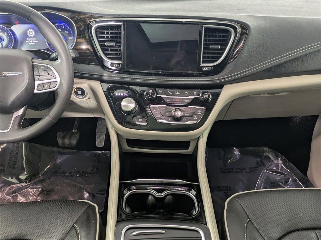Certified 2022 Chrysler Pacifica Limited image 30