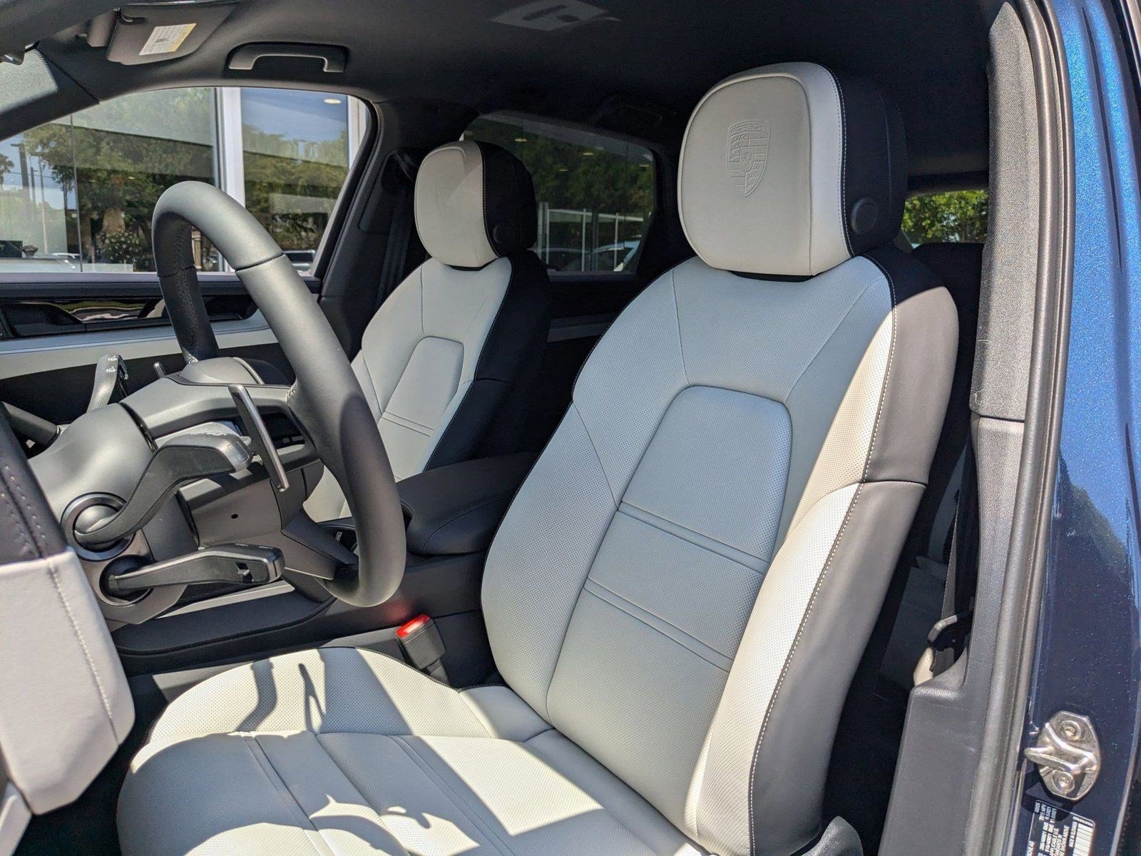 Certified 2025 Porsche Cayenne image 5