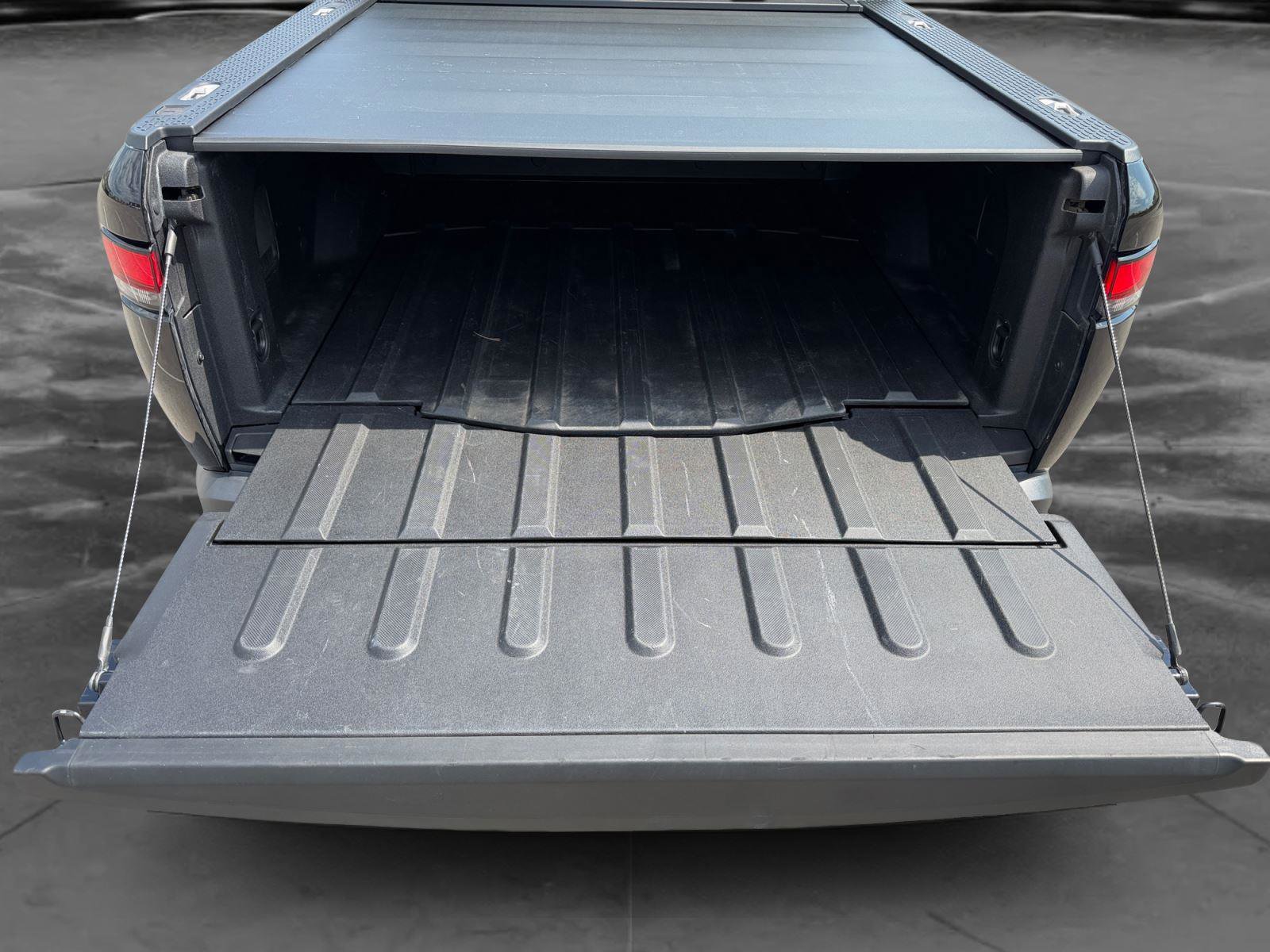 Used 2022 Rivian R1T Adventure image 19