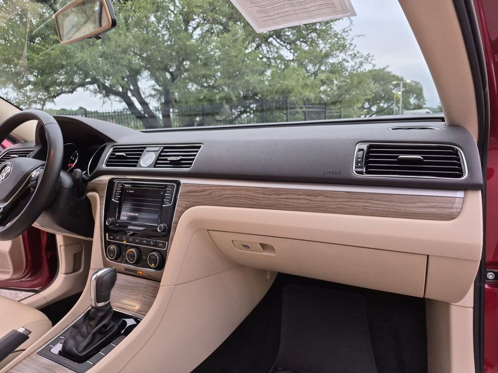 Used 2017 Volkswagen Passat 1.8T SE FWD image 39