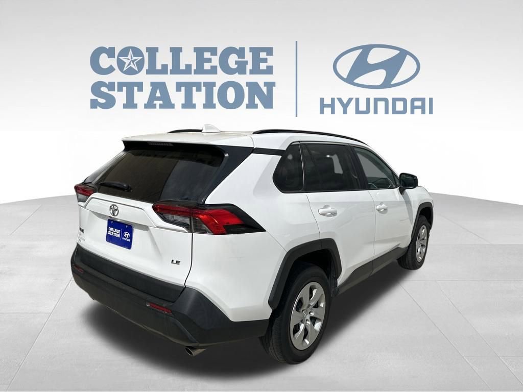 Used 2021 Toyota RAV4 LE image 10
