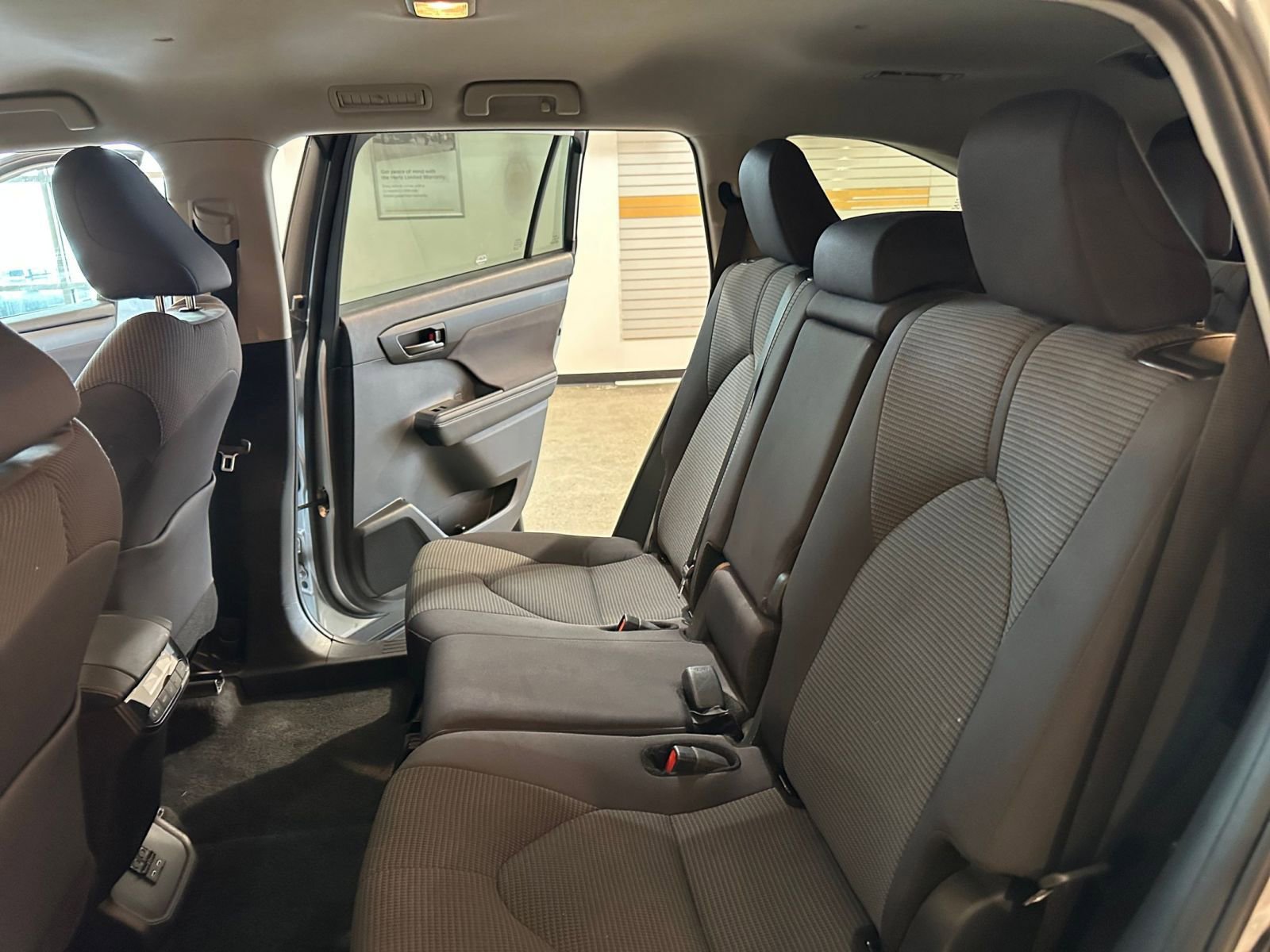 Used 2025 Toyota Highlander LE image 41