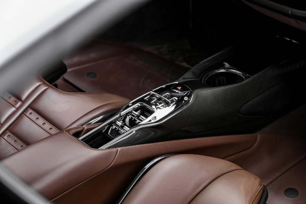 Used 2022 Ferrari SF90 Spider image 25