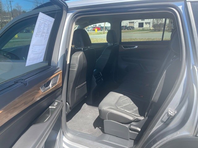 Used 2025 Volkswagen Atlas SE AWD/4WD image 9