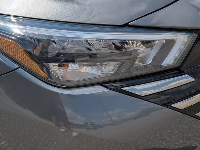 Used 2024 Nissan Versa SR FWD image 4