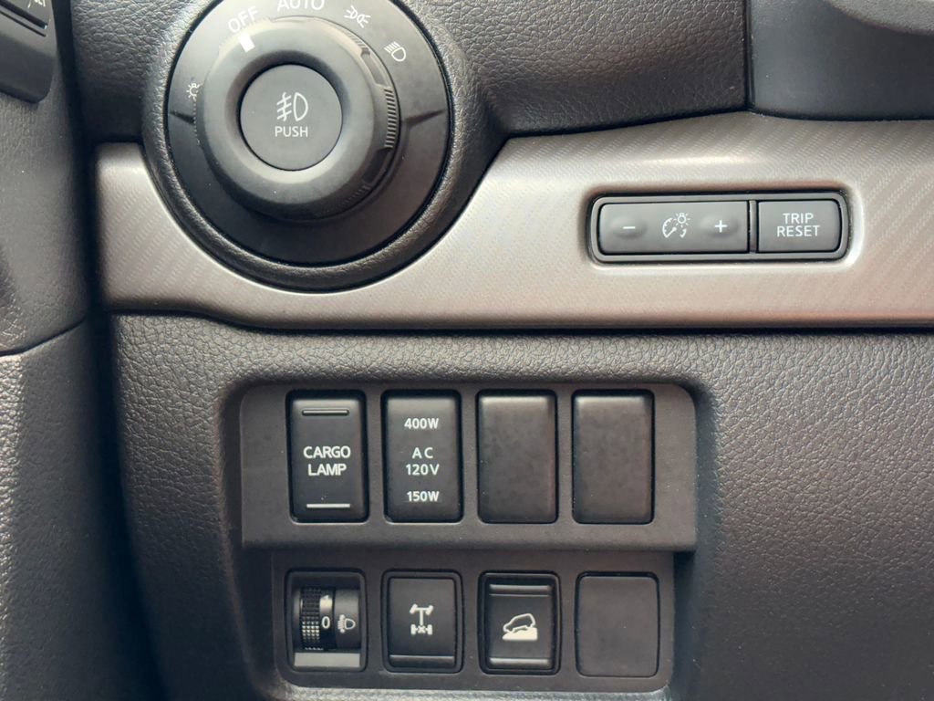 Used 2024 Nissan Titan PRO-4X w/ Pro-4x Convenience Package image 20