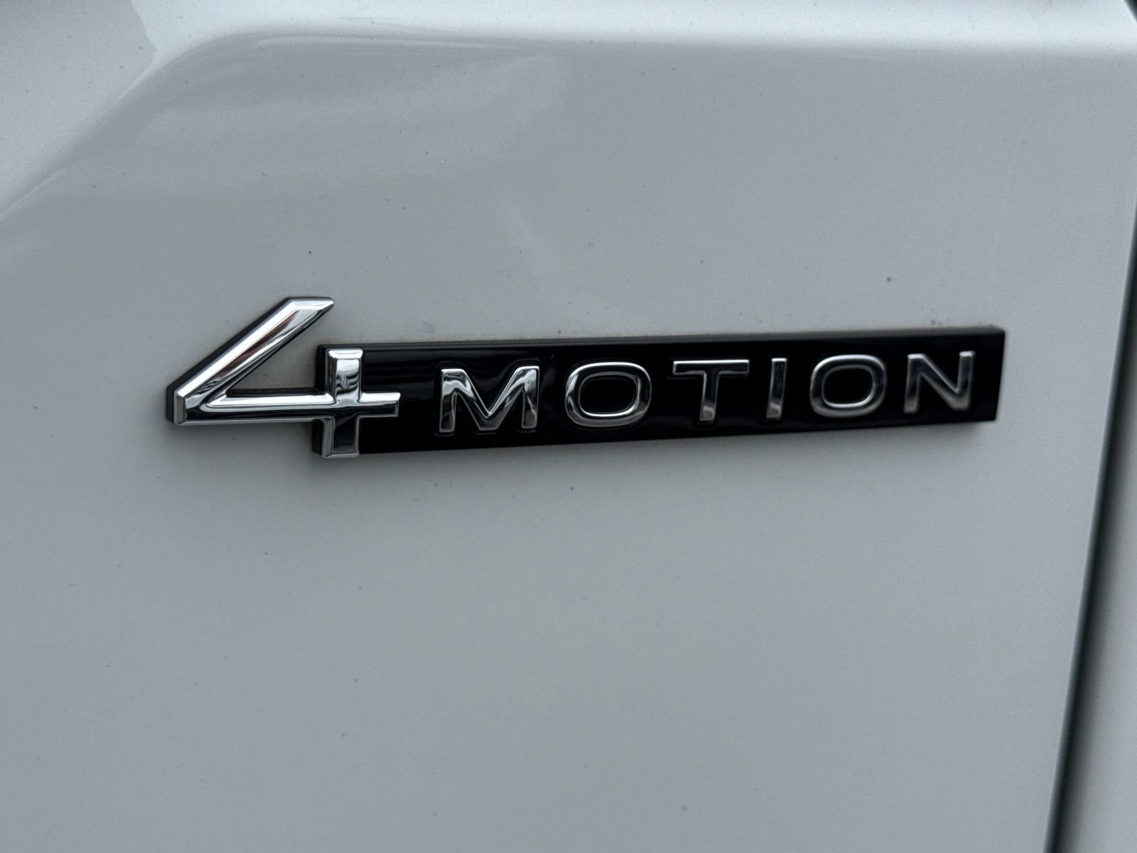 Used 2024 Volkswagen Atlas Peak Edition SE image 38