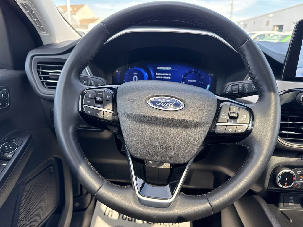 Used 2022 Ford Escape SEL w/ Technology Package FWD image 11