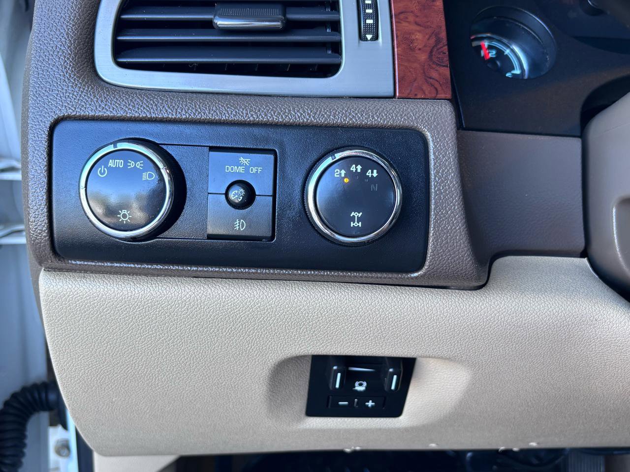 Used 2014 GMC Sierra 2500 SLT w/ SLT Convenience Package image 19