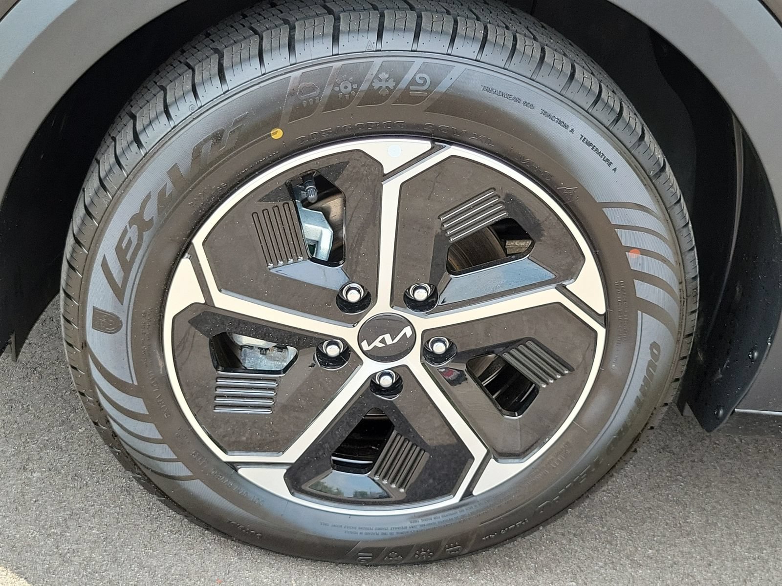 Certified 2024 Kia Niro EX FWD image 6