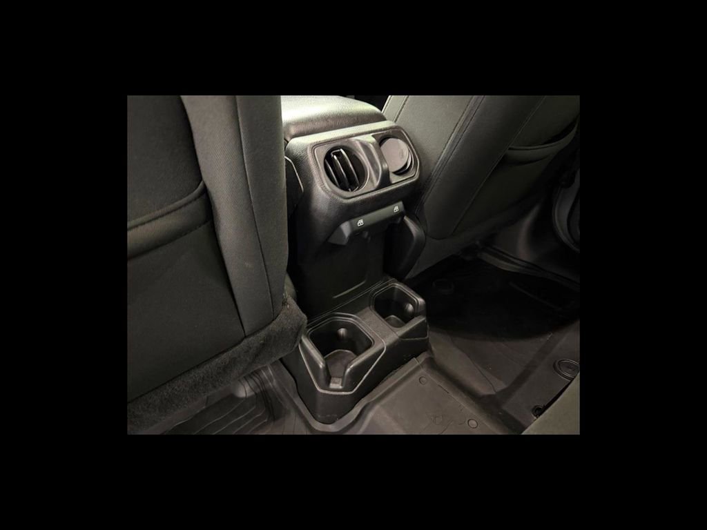 Used 2019 Jeep Wrangler Unlimited Sport S image 25