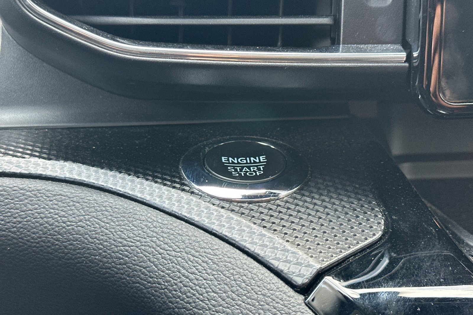 Used 2023 Ford Explorer ST-Line w/ Class IV Trailer Tow Package image 32