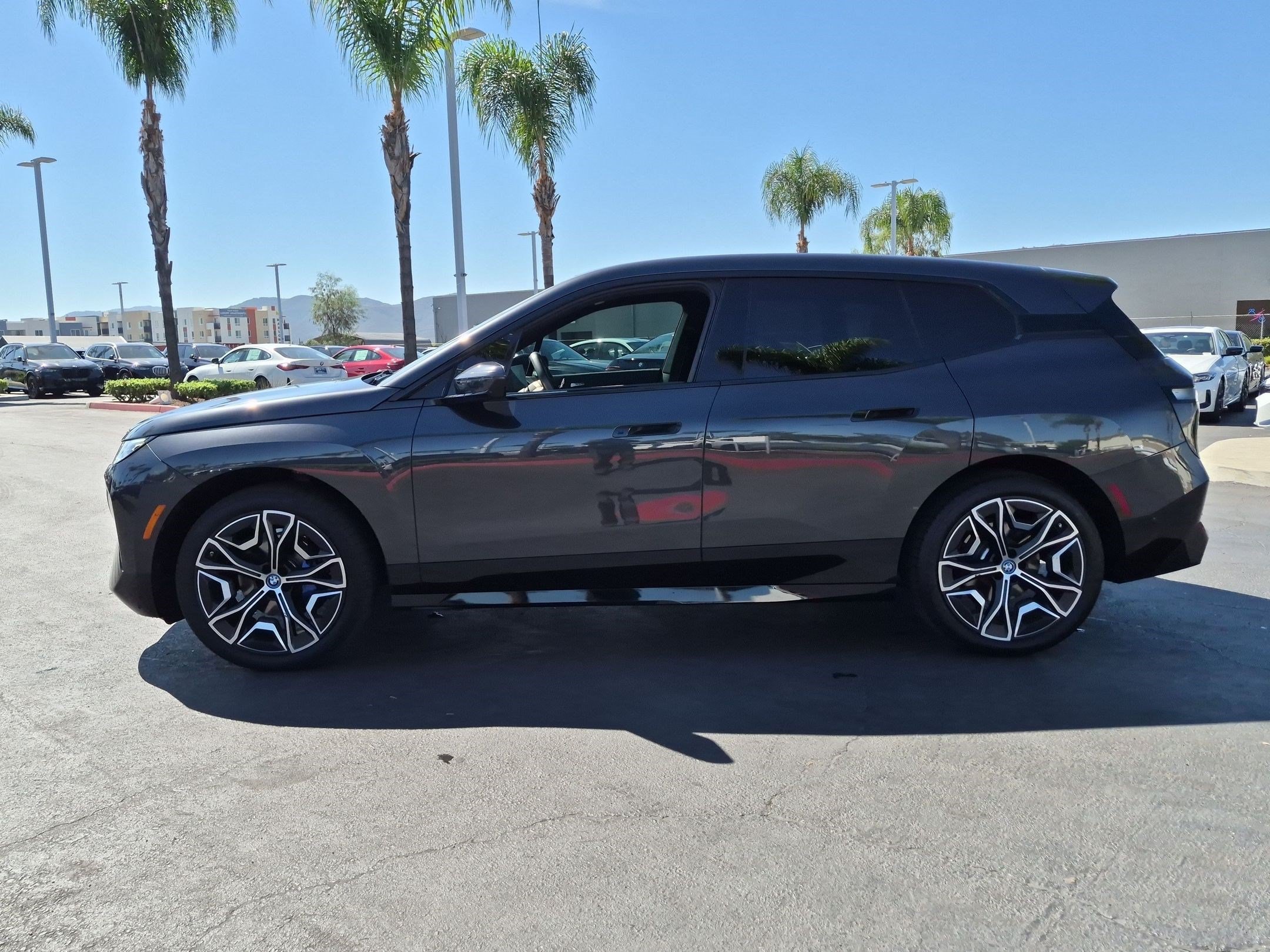 Certified 2025 BMW iX xDrive50 w/ Premium Package AWD/4WD image 7