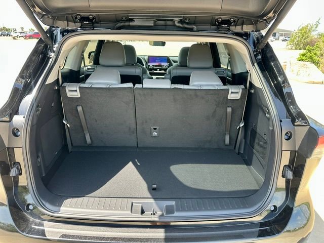 New 2026 Toyota Highlander Limited image 14