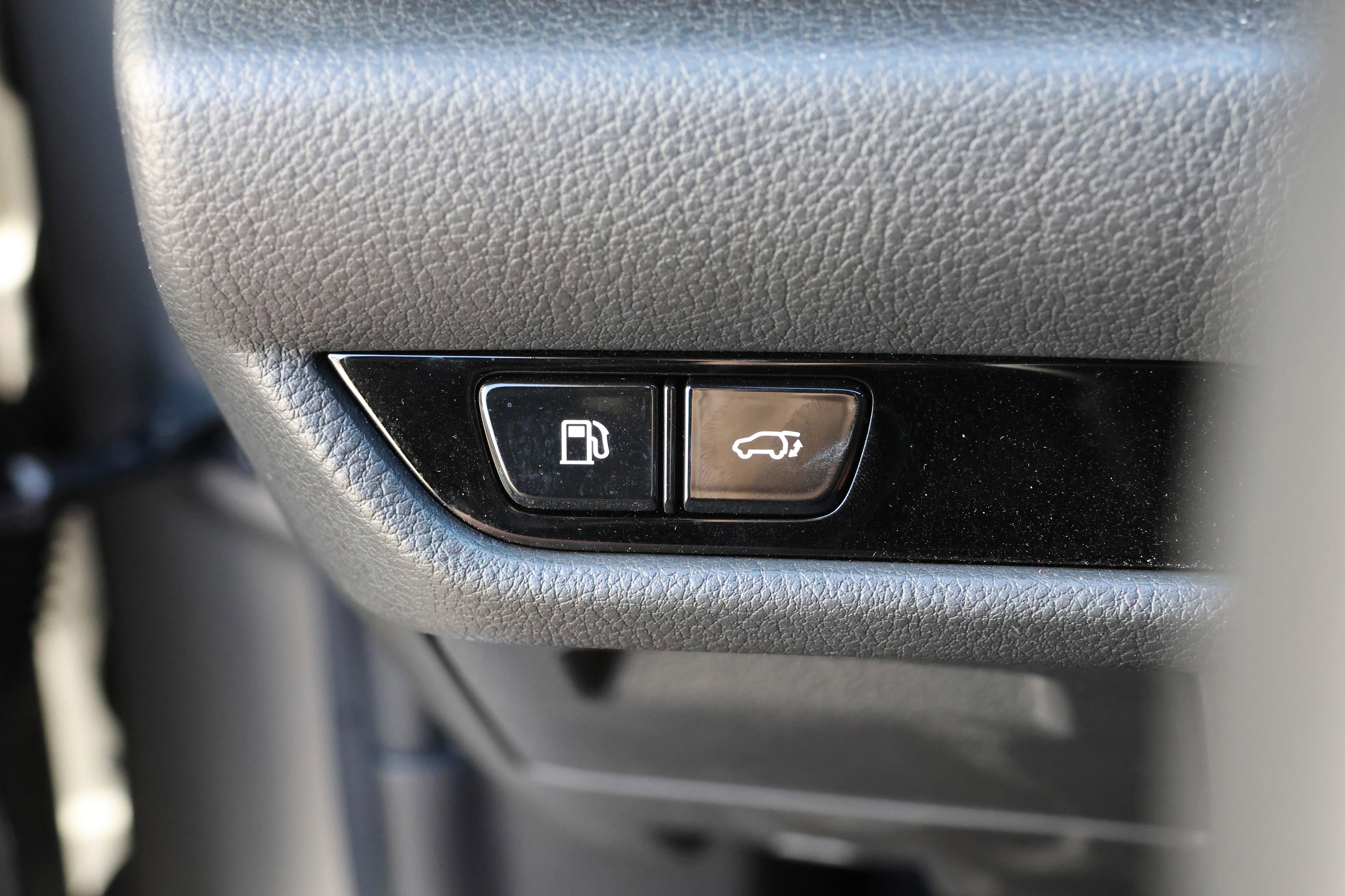 Used 2024 Lexus NX 300h AWD w/ Luxury Package image 16