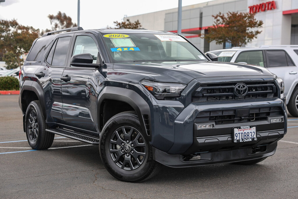 Certified 2025 Toyota 4Runner SR5 AWD/4WD image 1