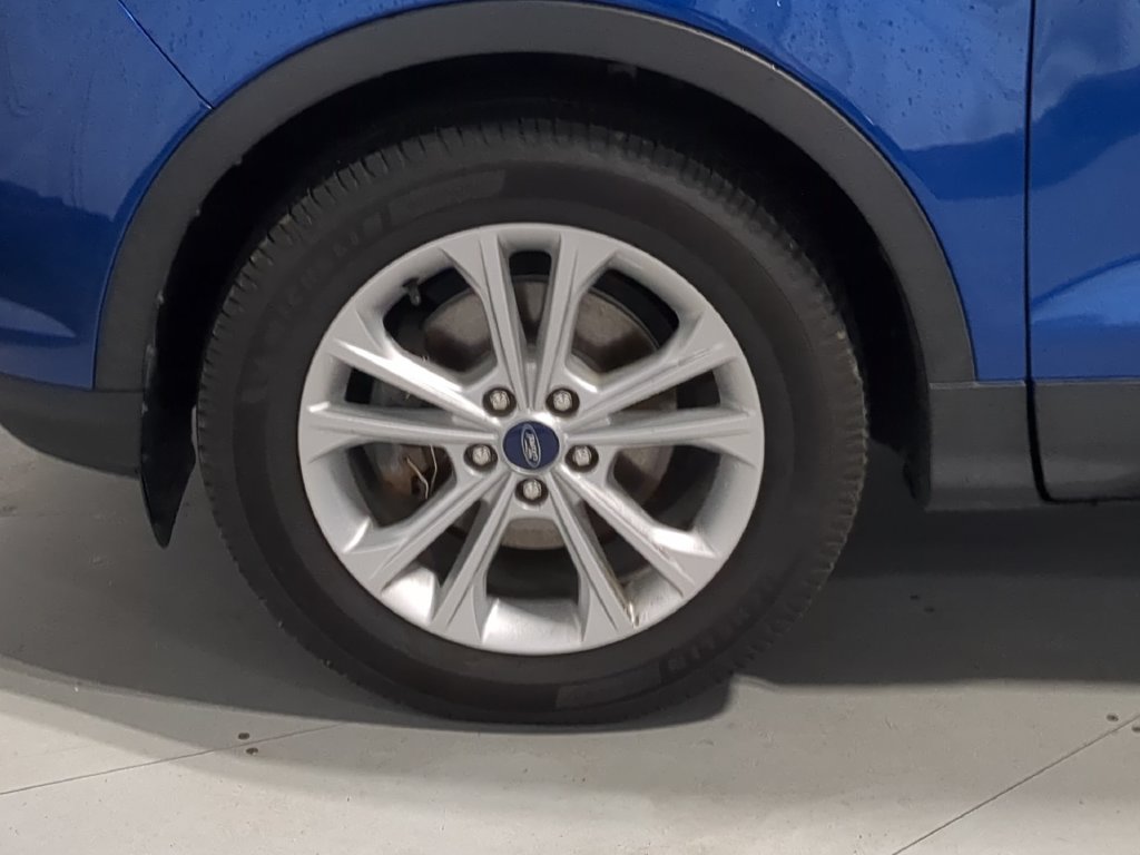 Used 2018 Ford Escape SE w/ Ford Safe & Smart Package FWD image 17