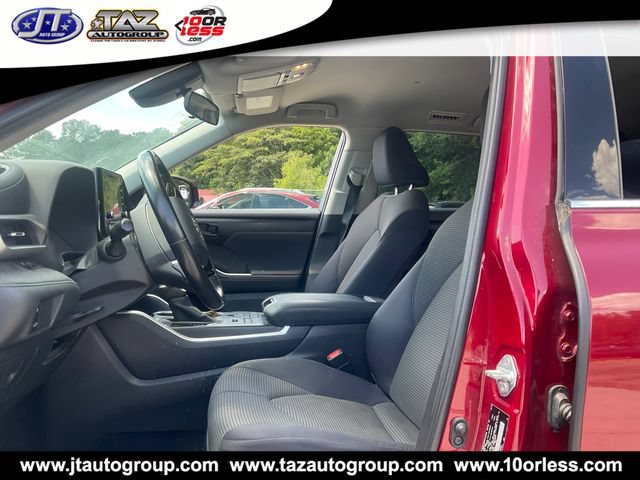 Used 2020 Toyota Highlander LE AWD/4WD image 3
