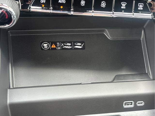 New 2025 Chevrolet Suburban Premier image 39