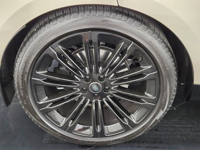 Used 2024 Land Rover Range Rover SE image 10