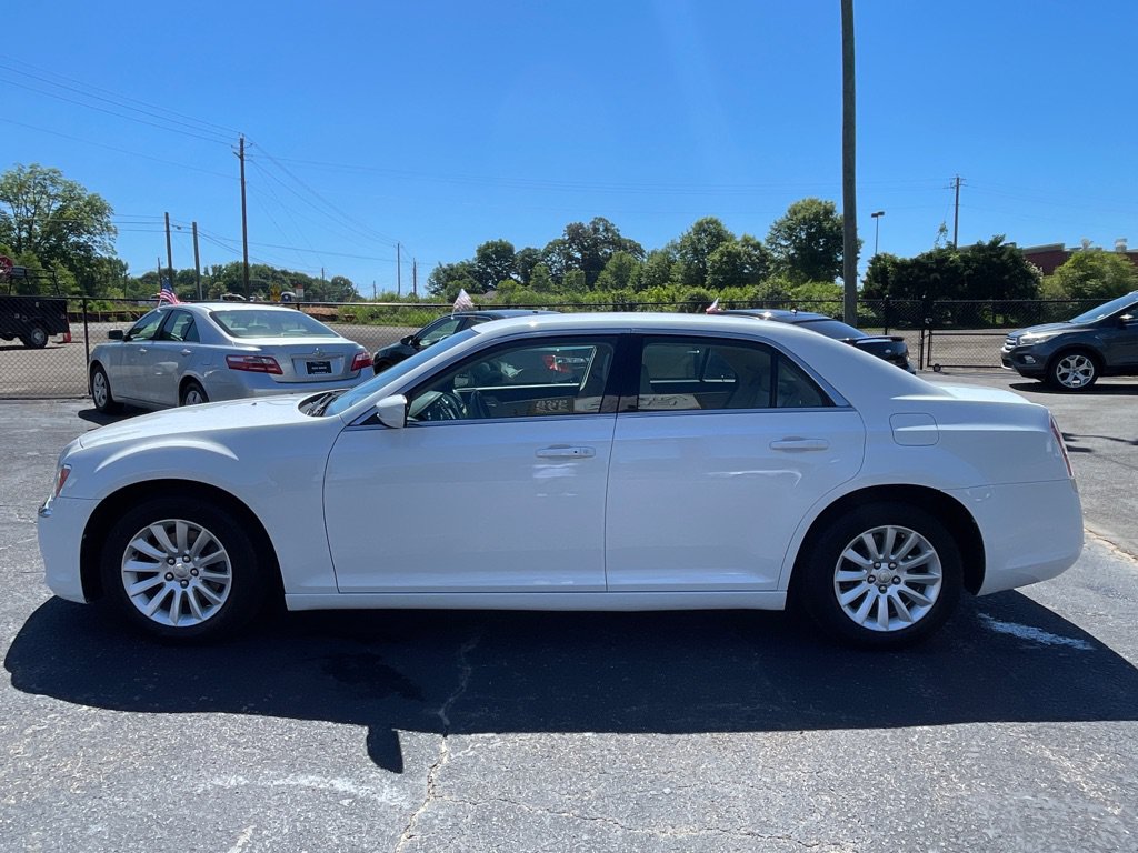 Used 2013 Chrysler 300 RWD image 3