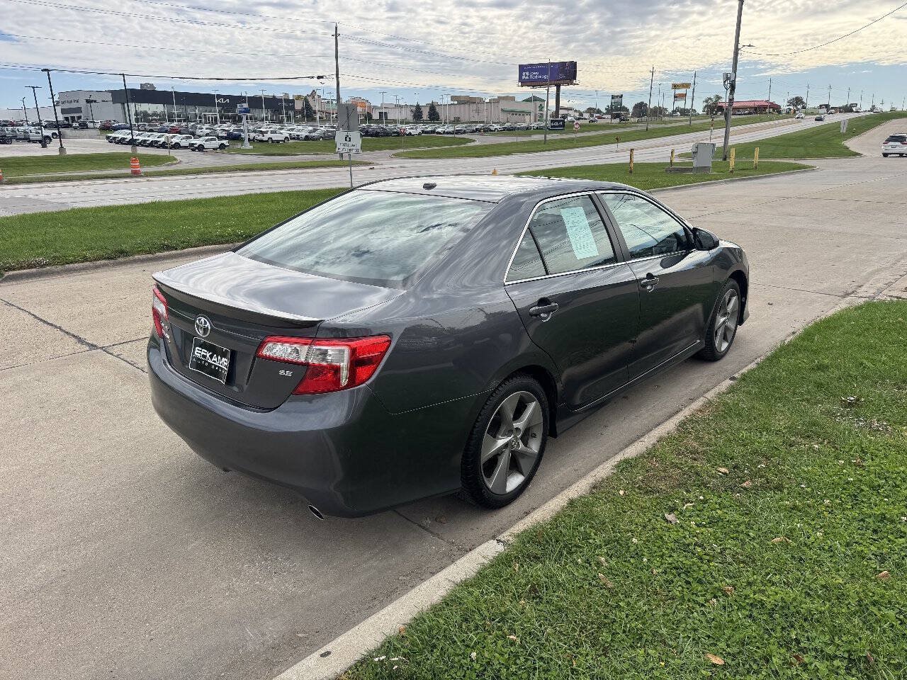 Used 2012 Toyota Camry SE w/ Leather Pkg FWD image 6