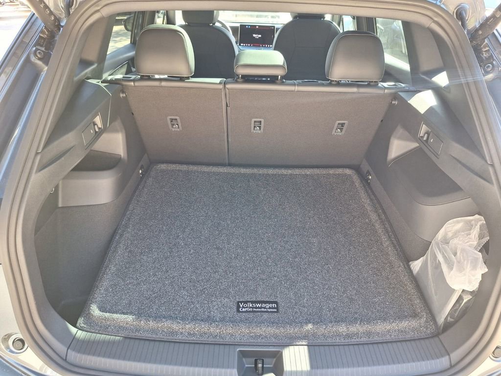 New 2026 Volkswagen Tiguan SE R-Line image 25