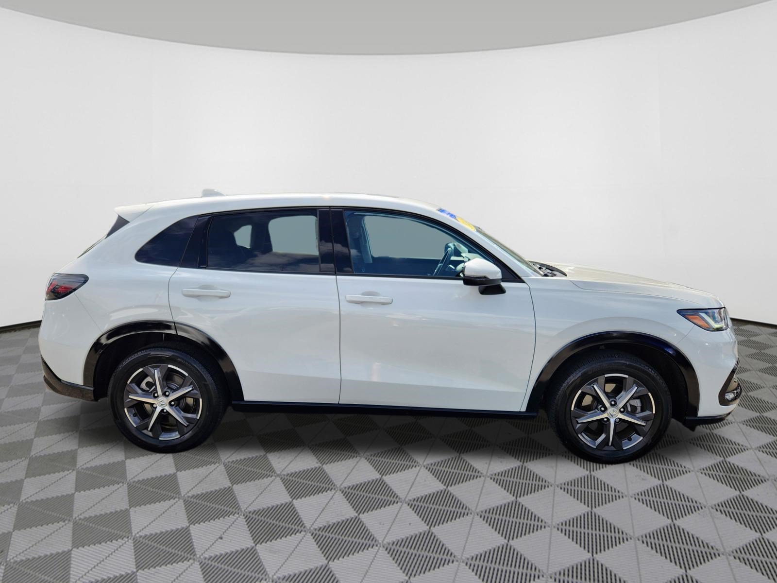 Certified 2024 Honda HR-V EX-L image 6