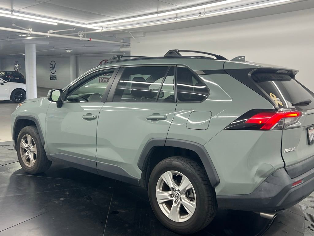 Used 2019 Toyota RAV4 XLE w/ Carpet Mat Package FWD image 5