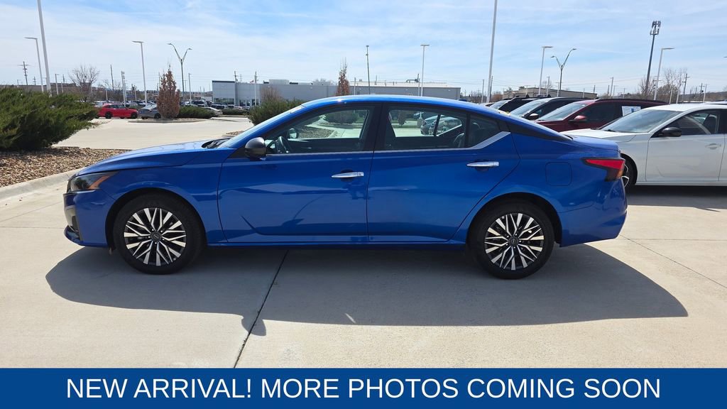 Used 2025 Nissan Altima 2.5 SV image 2