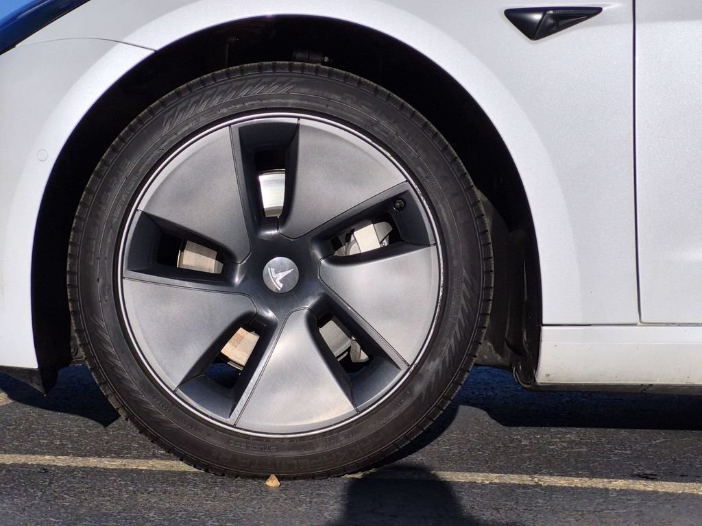 Used 2021 Tesla Model 3 Standard Range Plus RWD image 9