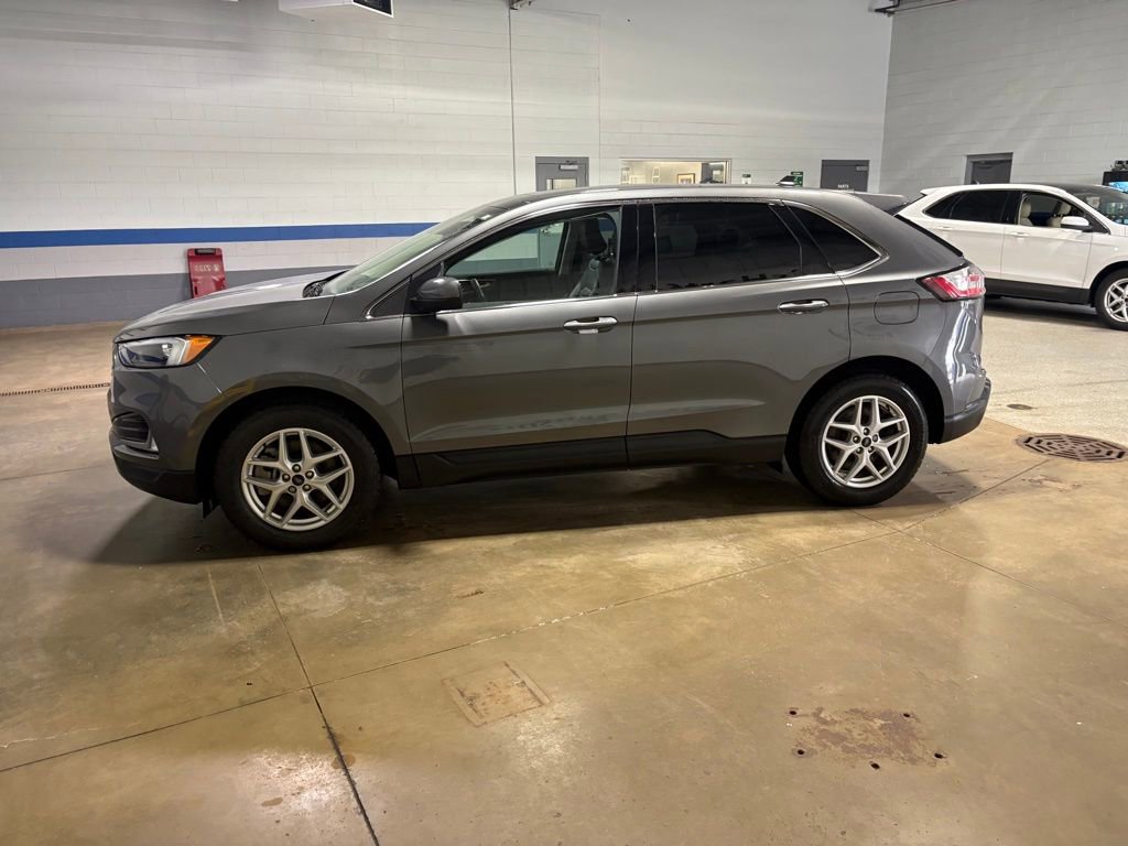 Used 2023 Ford Edge SEL w/ Convenience Package image 5