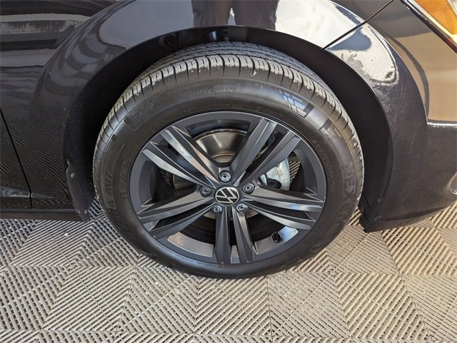 Certified 2022 Volkswagen Jetta SE w/ Panoramic Sunroof Package image 19