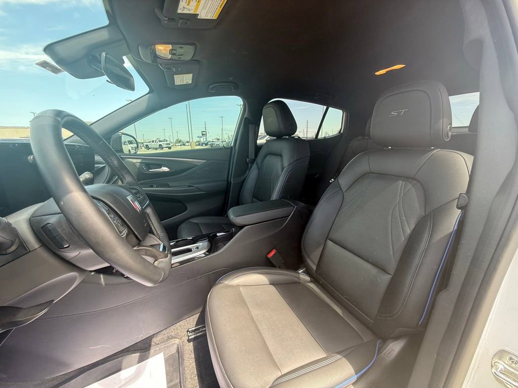 Used 2024 Buick Envista Sport Touring w/ Convenience I Package FWD image 28