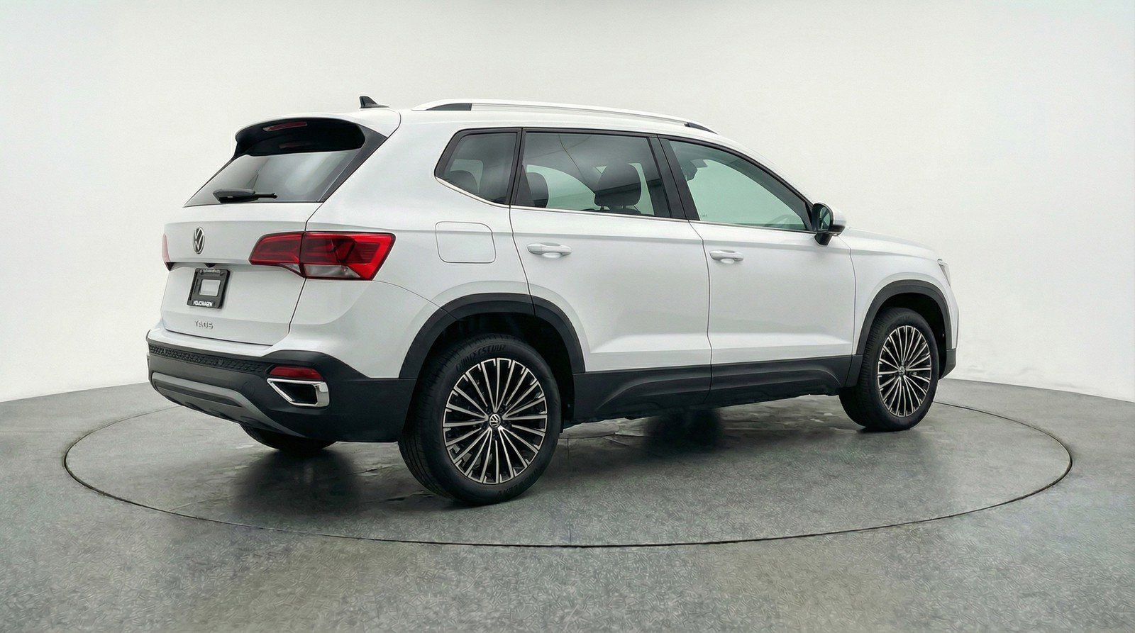 Used 2025 Volkswagen Taos SE image 9