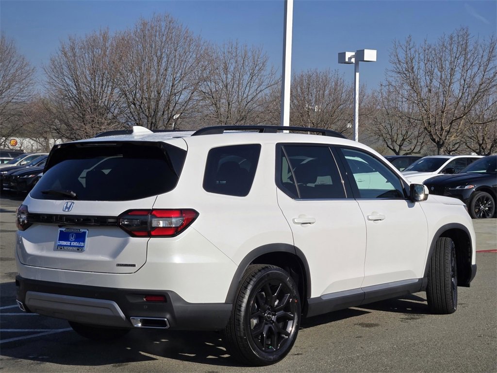 New 2025 Honda Pilot Touring image 4