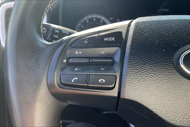 Certified 2022 Hyundai Venue Limited image 18