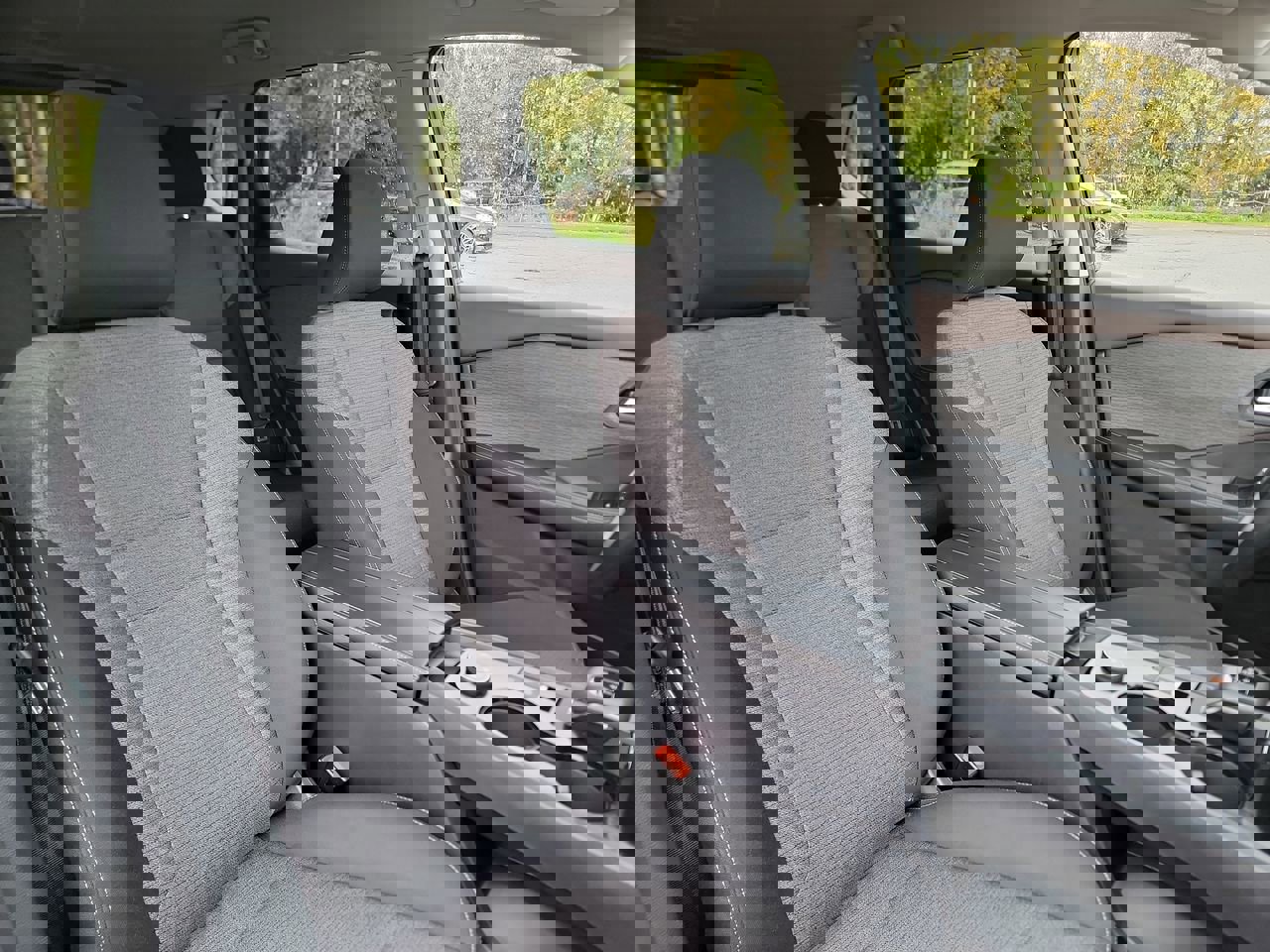 Used 2023 Nissan Rogue SV image 19
