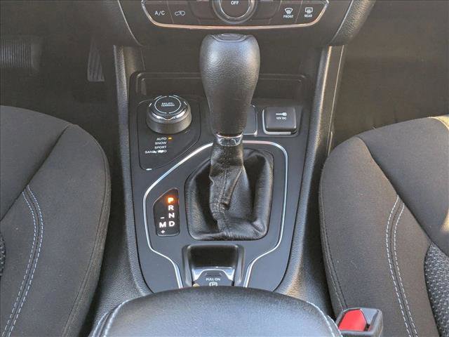 Used 2019 Jeep Cherokee Latitude w/ Cold Weather Group image 12