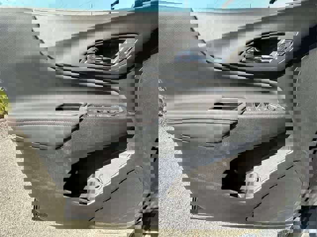 Used 2022 Chevrolet Equinox RS w/ Infotainment Package image 18